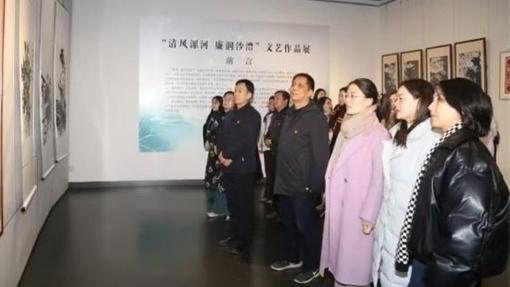 漯河第二實驗小學教師參觀文藝作品展
